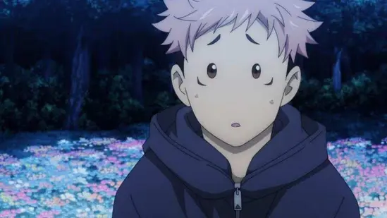 Menikmati Anime di Rumah Gambar seseorang yang sedang menonton anime di rumah